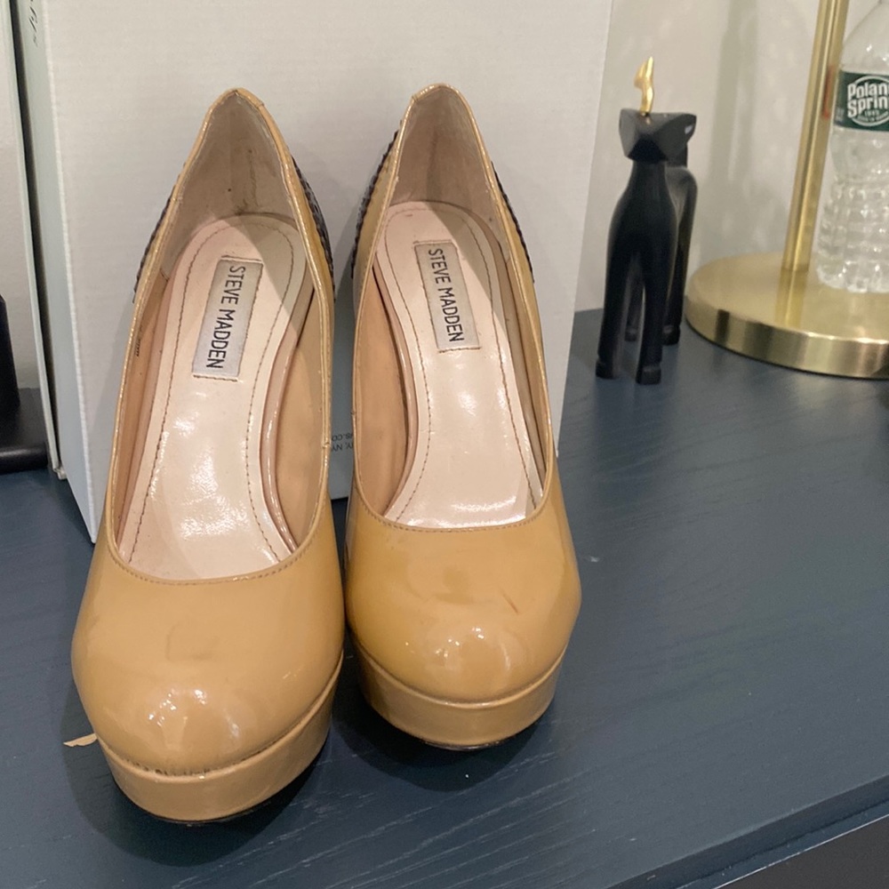 Steve Madden tan and black heels size 7 1/2